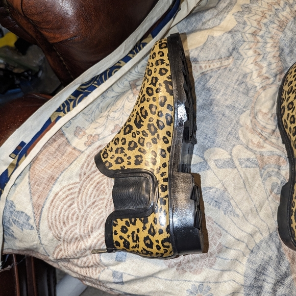 Cheetah boutique rain boots size large - Picture 5 of 10